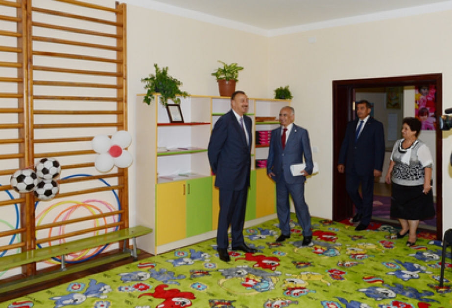 Le président Ilham Aliyev a visité l’école maternelle n° 268 au bourg de Bulbulé de Bakou suite à sa reconstruction