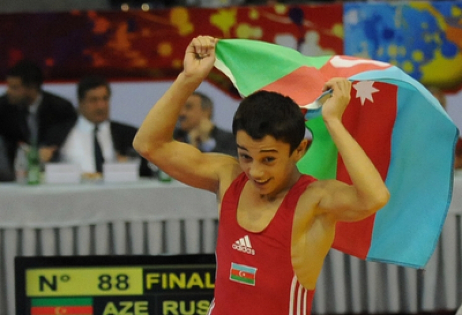 Les lutteurs azerbaïdjanais ont remporté cinq médailles lors de la première journée du championnat du monde cadet 2012 à Bakou