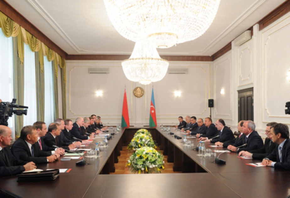 La rencontre des présidents azerbaïdjanais et biélorusse avec la participation des délégations