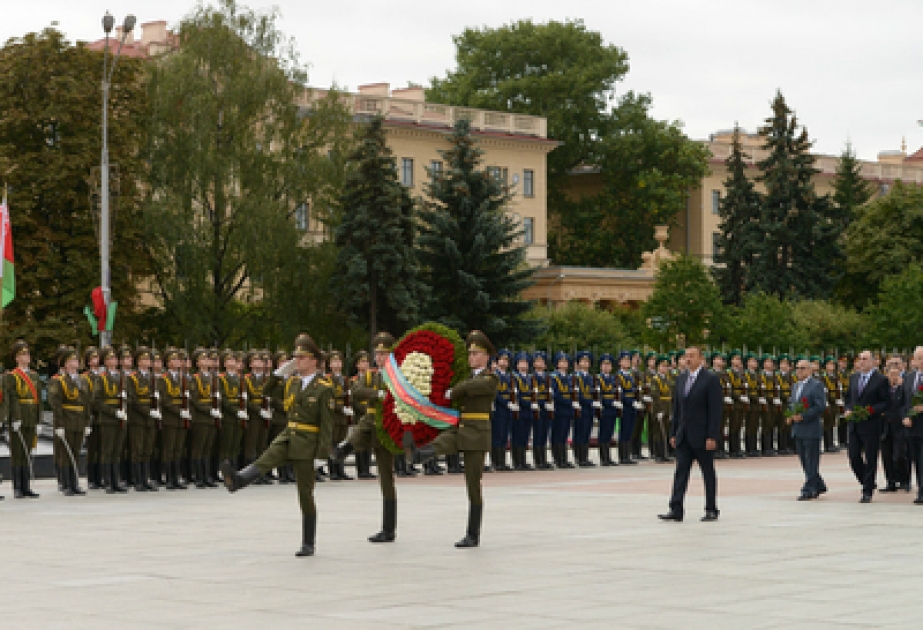 Le président azerbaïdjanais Ilham Aliyev a visité la place «Pobeda » à Minsk