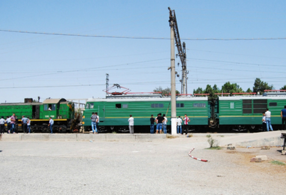 В результате столкновения пассажирского автобуса с поездом погибли 6 человек