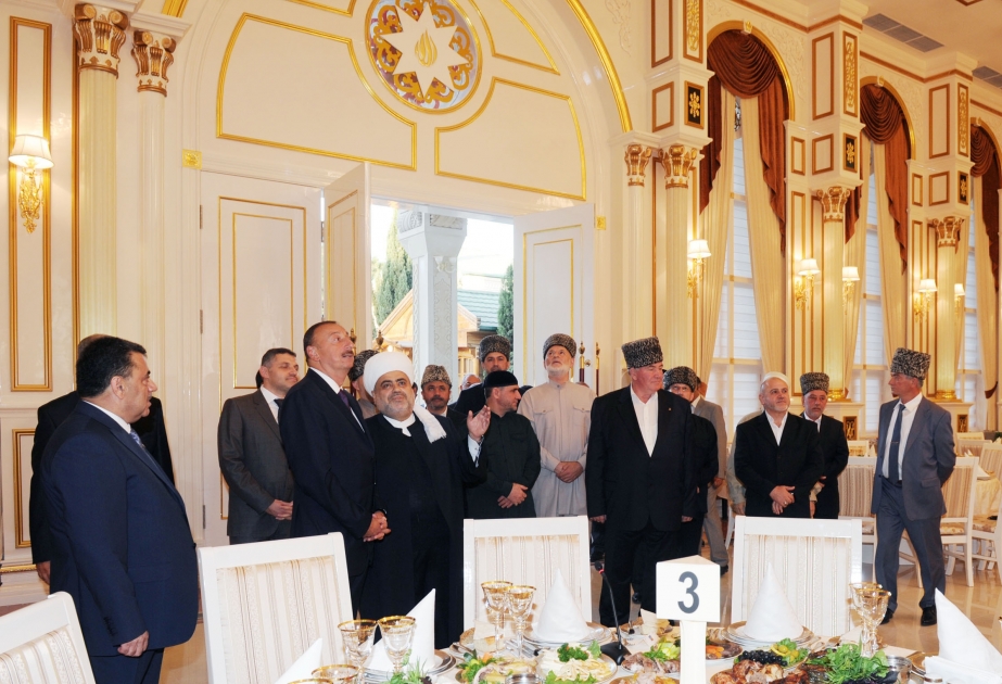 Şeyxülislam müqəddəs Ramazan ayı münasibətilə iftar süfrəsi açmışdırAzərbaycan Prezidenti İlham Əliyev iftar mərasimində iştirak etmişdir