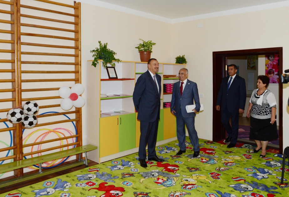 Prezident İlham Əliyev Bakının Bülbülə qəsəbəsindəki 268 nömrəli körpələr evi-uşaq bağçasının əsaslı yenidənqurmadan sonrakı vəziyyəti ilə tanış olmuşdur