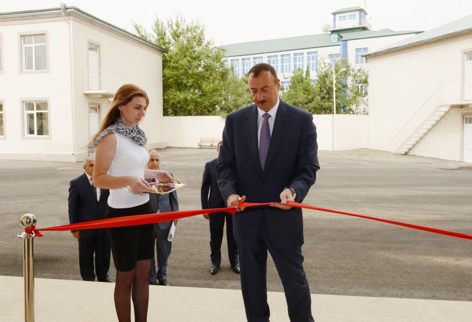 Bakının Yeni Suraxanı qəsəbəsindəki R.Abdinov adına 85 nömrəli tam orta məktəbin yeni korpusunun açılışı olmuşdurAzərbaycan Prezidenti İlham Əliyev açılış mərasimində iştirak etmişdir
