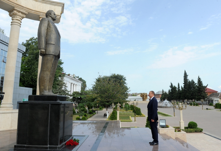 Azərbaycan Prezidenti İlham Əliyevin cənub bölgəsinə səfəriLənkəranda ümummilli lider Heydər Əliyevin abidəsini ziyarət