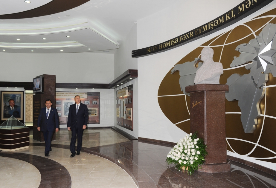 Prezident İlham Əliyev Lənkəranda yenidən qurulan Heydər Əliyev Mərkəzi ilə tanış olmuşdur