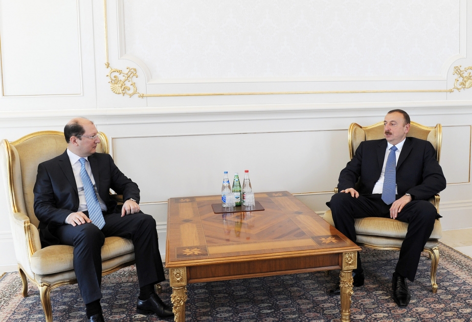 Prezident İlham Əliyev Özbəkistanın Azərbaycanda yeni təyin olunmuş səfirinin etimadnaməsini qəbul etmişdir