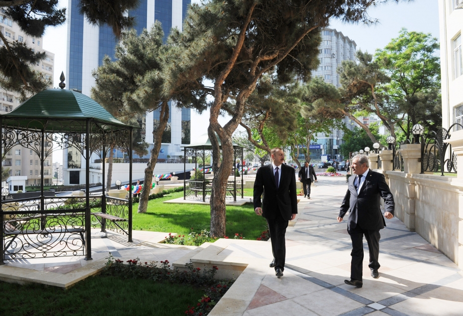 Prezident İlham Əliyev Bakının İnşaatçılar prospektində salınan yeni istirahət parkı ilə tanış olmuşdur