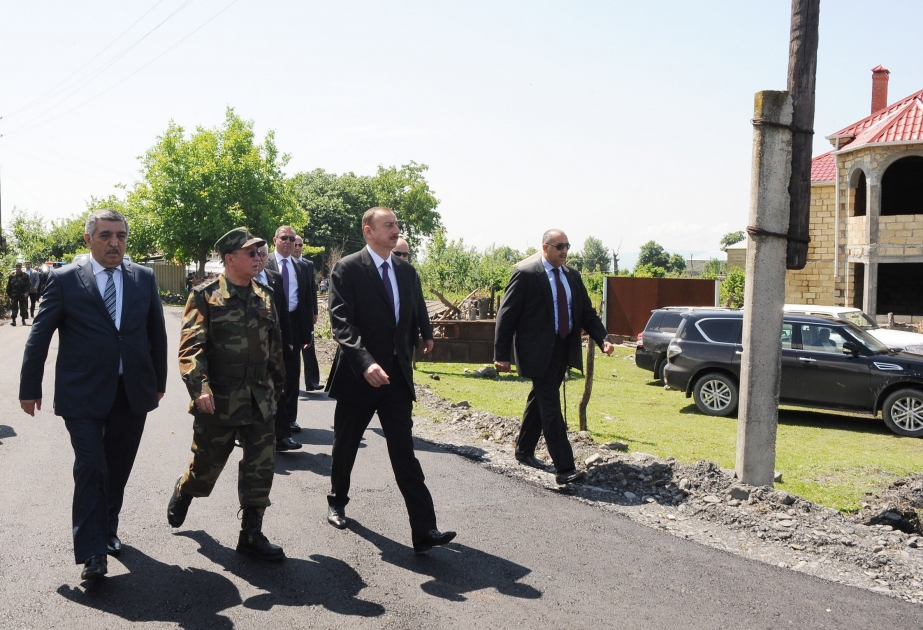 Prezident İlham Əliyev Azərbaycanın şimal-qərb bölgəsində baş vermiş zəlzələnin nəticələrinin aradan qaldırılması ilə bağlı görülən tədbirlərlə yerində tanış olmaq üçün təbii fəlakət bölgəsində səfərdə olmuşdur
