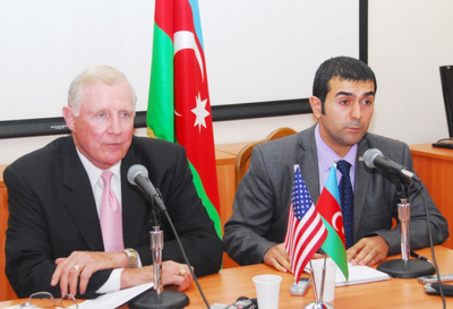 Le congrèsmen Dan Burton: L’Azerbaïdjan a une grande importance pour les Etats-Unis