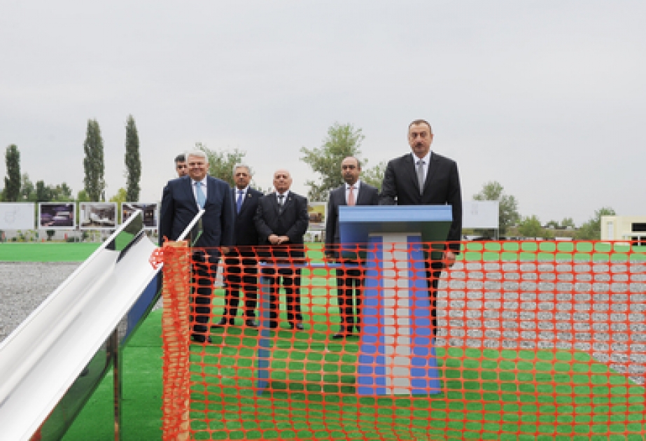 Le président M. Ilham Aliyev a participé à la cérémonie de la pose de la première pierre du Centre Heydar Aliyev à Chéki