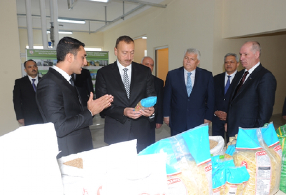 Le président azerbaïdjanais M. Ilham Aliyev a participé à la cérémonie d’ouverture du grenier à blé et du complexe de moulin à Chéki