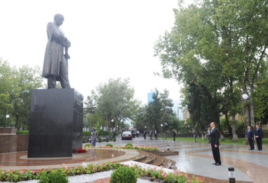 Le président azerbaïdjnais M. Ilham Aliyev a inspecté les travaux de reconstruction effectués dans le parc de loisir M.F. Akhoundzade à Chéki