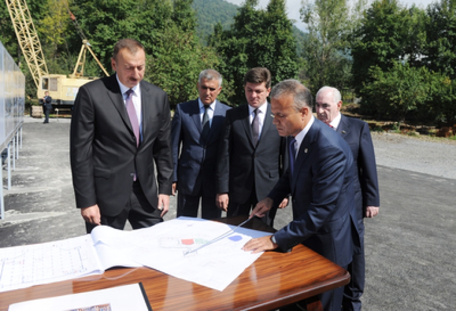 Le président azerbaïdjanais Ilham Aliyev a pris connaissance du déroulement des travaux de construction effectués dans le Centre de congrès de Gabala