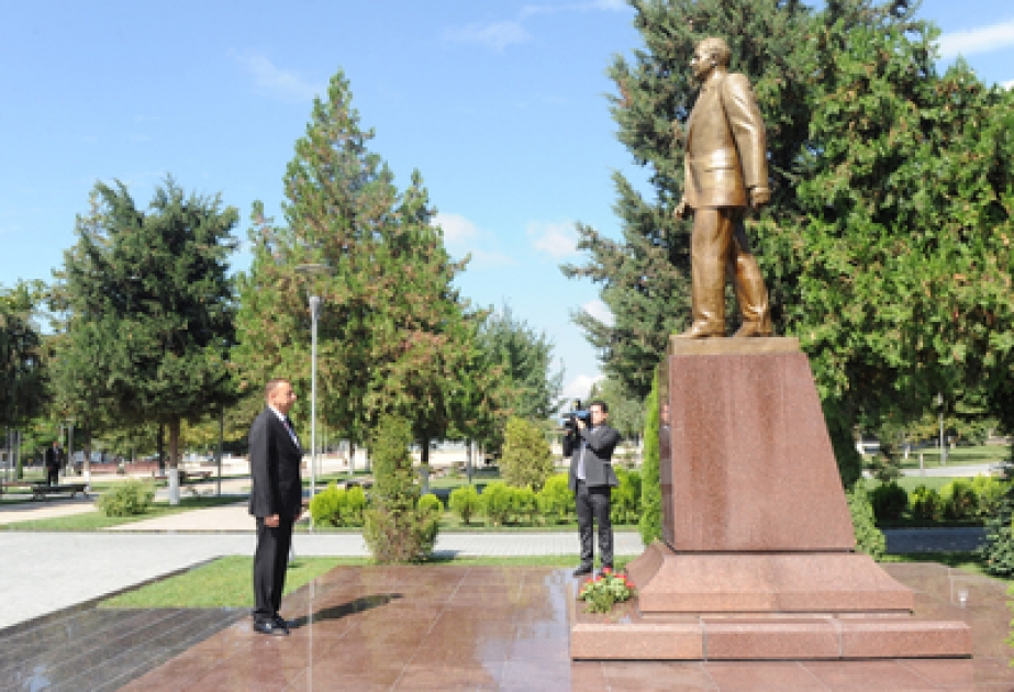 Le président azerbaïdjanais Ilham Aliyev a visité le monument du leader national Heydar Aliyev à Gabala