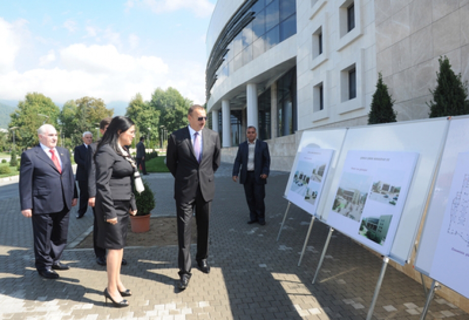 Le président Ilham Aliyev a visité le nouveau bâtiment du Palais de culture de Gabala pour voir le déroulement des derniers travaux de construction