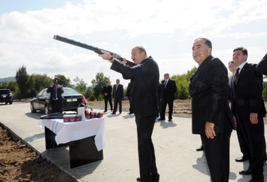 Le président azerbaïdjanais Ilham Aliyev s’est rendu au chantier de construction du complexe de tir en stand et à l’arc à Gabala
