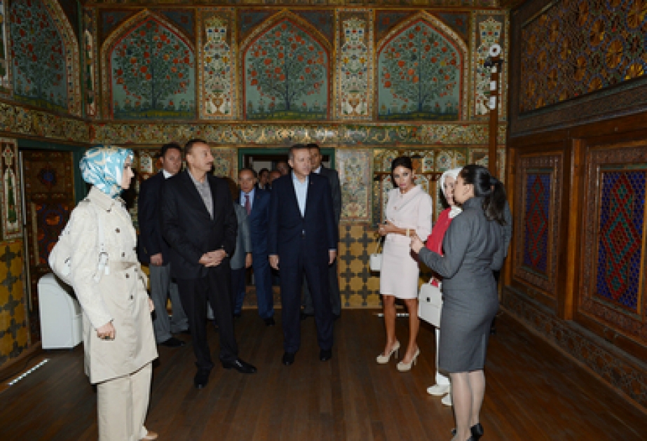 Le Président de la République d’Azerbaïdjan M. Ilham Aliyev et M. Recep Tayyip Erdogan, le Premier ministre de la République de Turquie, ont visité le Palais des Khans de Chéki