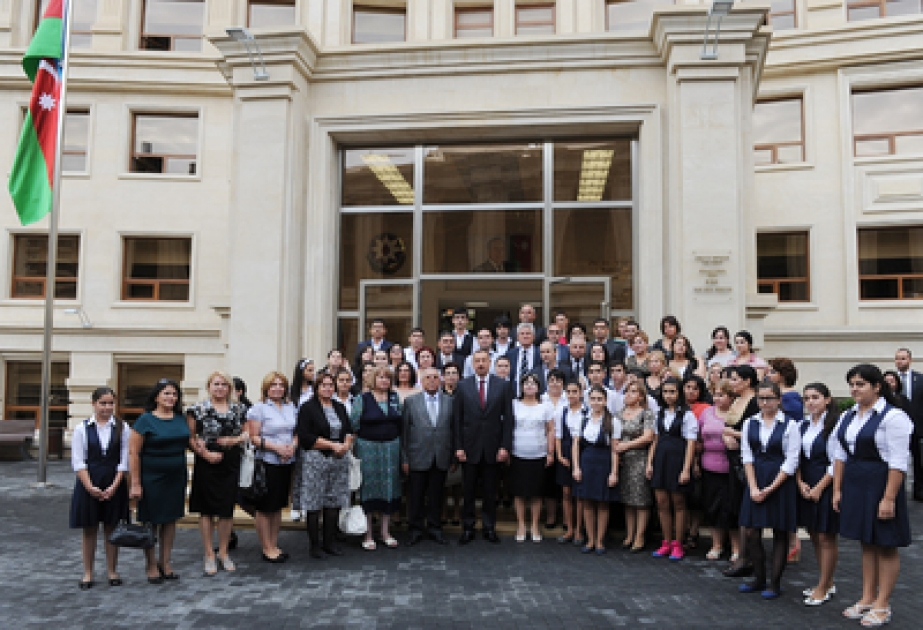 Le président M. Ilham Aliyev a participé la « Journée de la Connaissance » à l’ouverture de l’école N0 18 de l’arrondissement Yassamal à Bakou