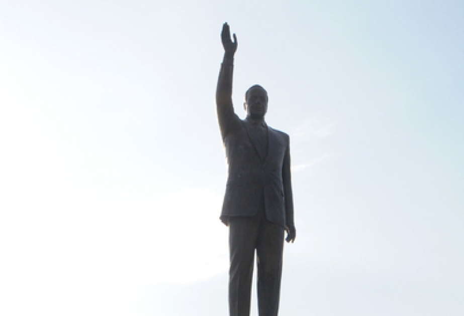 Les nouveaux ambassadeurs de la Turquie et de la Bulgarie en Azerbaïdjan ont visité le monument du leader national Heydar Aliyev