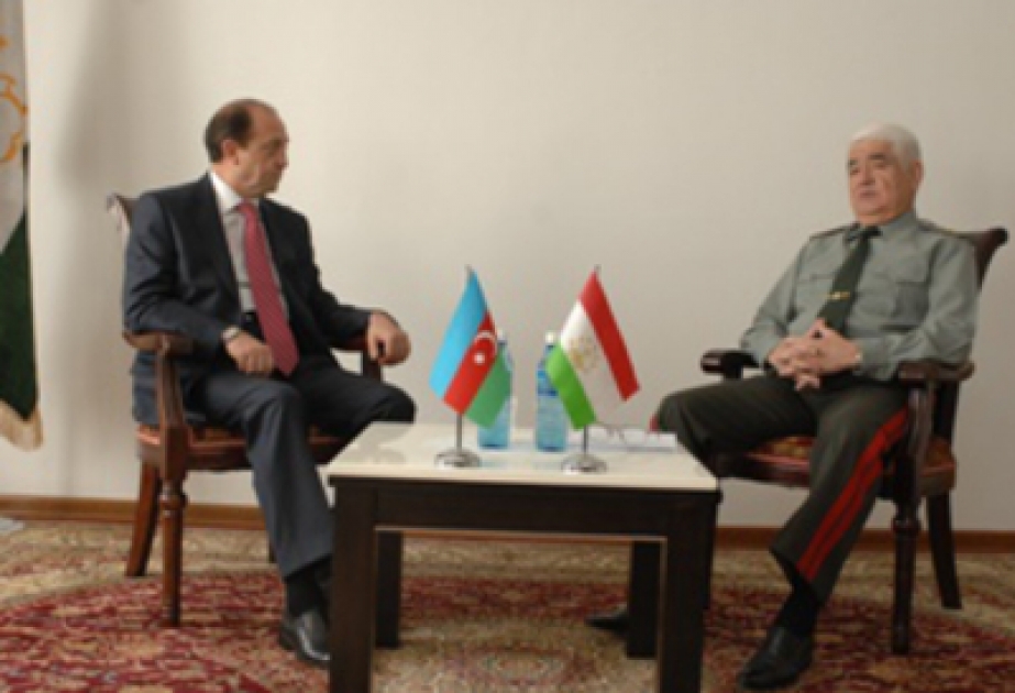 Les perspectives de développement des relations militaires entre l’Azerbaïdjan et le Tadjikistan ont été discutées