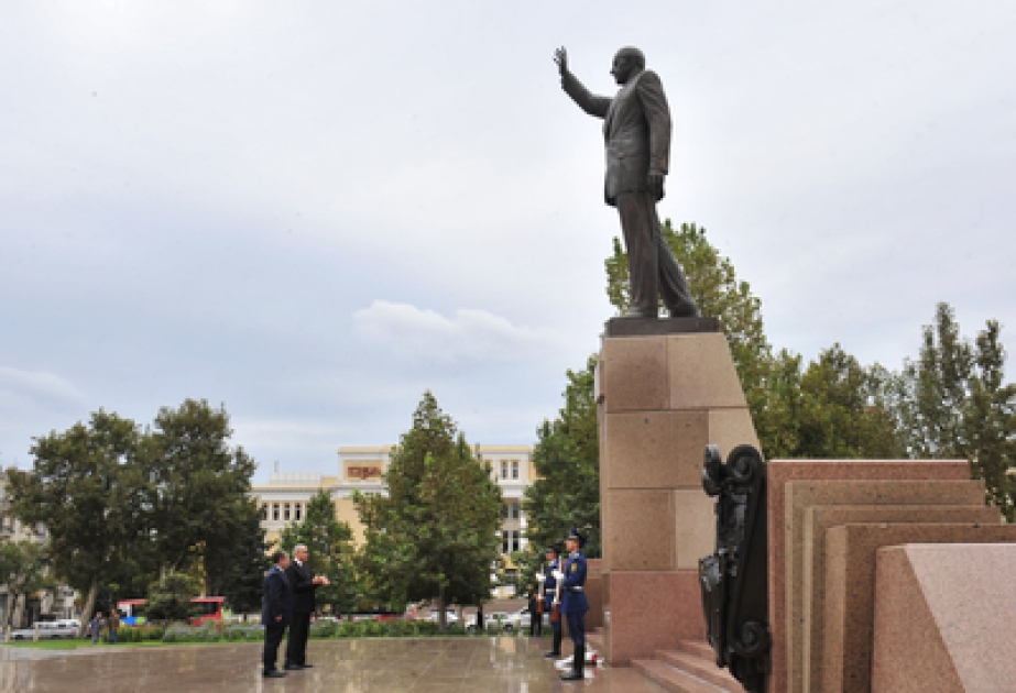 Les nouvels ambassadeurs égyptien, iranien et lituanien en Azerbaïdjan ont visité le monument de M. Heydar Aliyev, dirigeant du peuple azerbaïdjanais