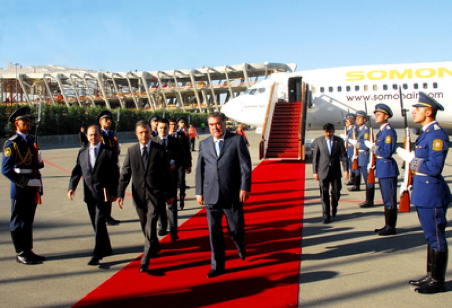 Le président tadjik Emomali Rahmon est arrivé en visite en Azerbaïdjan