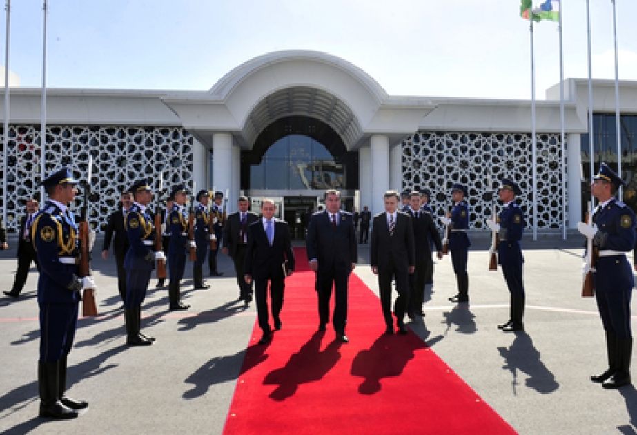 Fin de la visite en Azerbaïdjan du président tadjik Emomali Rahmon