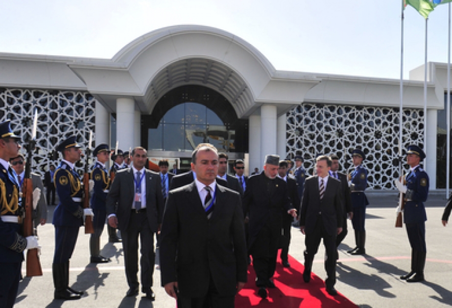Le président afghan Hamid Karzaï termine sa visite en Azerbaïdjan