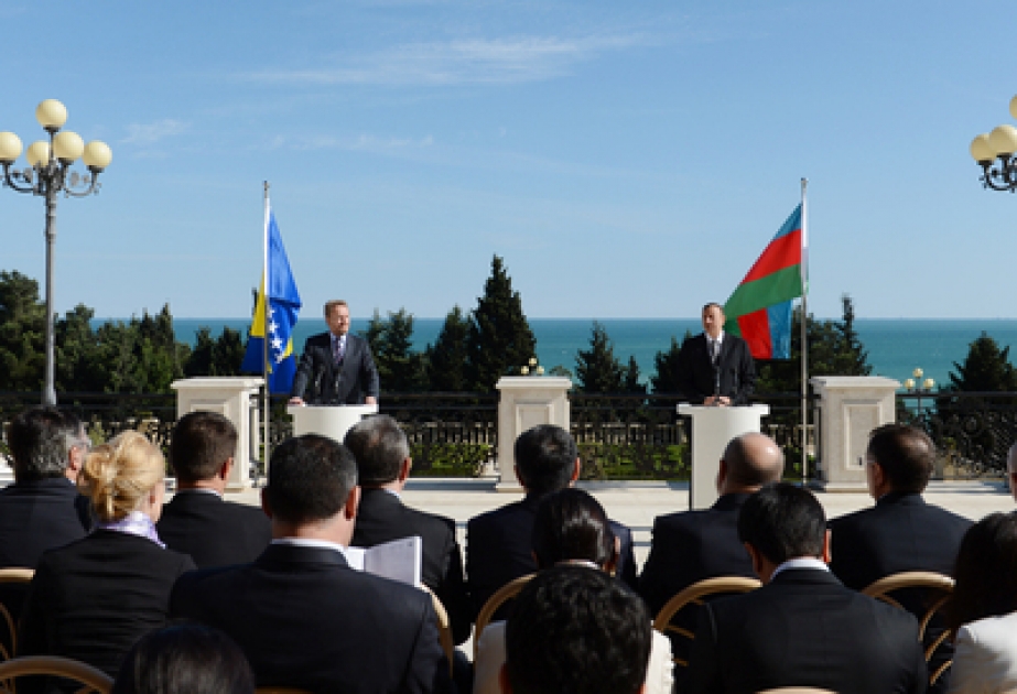 Le président azerbaïdjanais M.Ilham Aliyev et le président de la présidence de la Bosnie-Herzégovine M. Bakir Izetbegovic ont tenu une conférence de presse