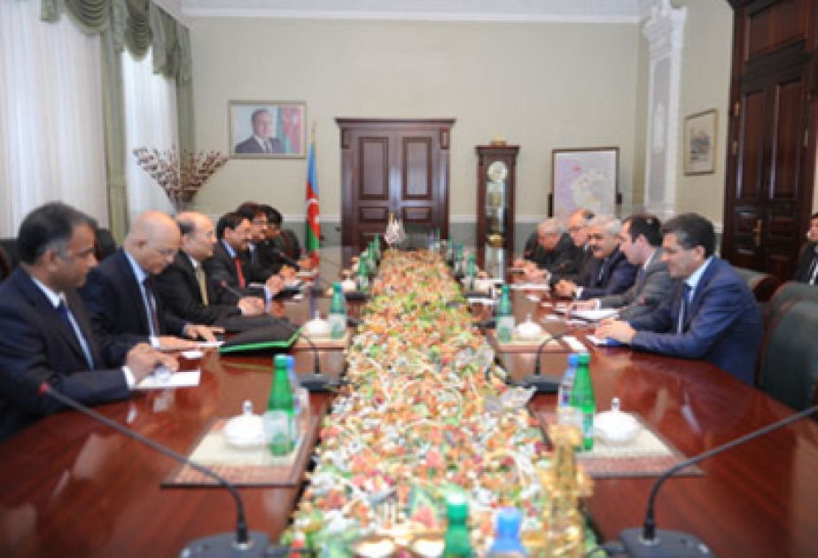 مناقشة مسائل التعاون بين شركة البترول الحكومية الأذربيجانية وشركة البترول الوطنية الهندية