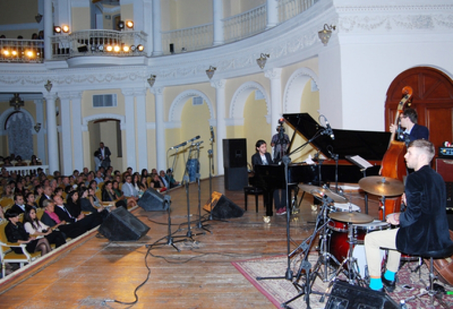 Isfar Sarabski, artiste émérite, a donné un concert dans le cadre du Festival international de jazz à Bakou