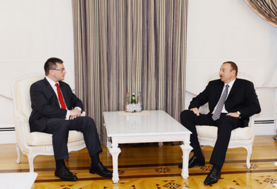 Le président M. Ilham Aliyev a reçu M. Mihai Razvan Ungureanu, premier ministre roumain