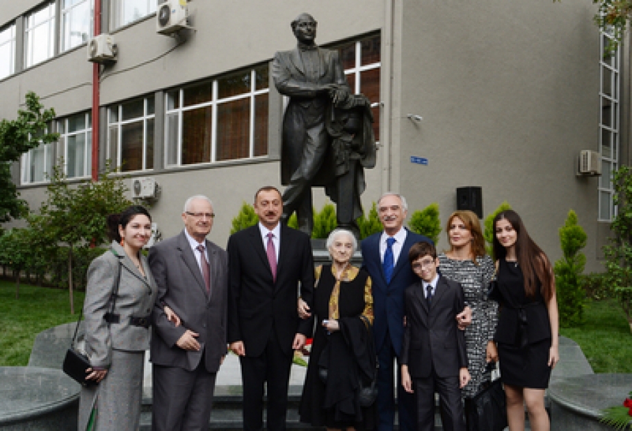 Le président azerbaïdjanais Ilham Aliyev a participé à l’inauguration du monument de l’éminent chanteur Bulbul à Bakou