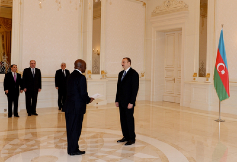 Le président Ilham Aliyev a reçu les lettres de créance du nouvel ambassadeur de Zimbabwe en Azerbaïdjan