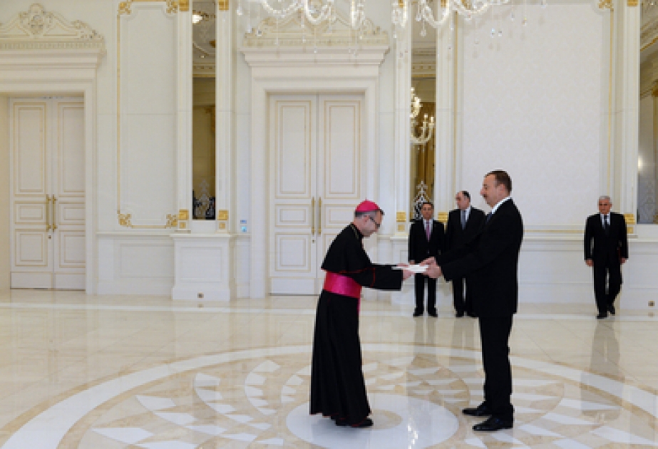 Le président Ilham Aliyev a reçu les lettres de créance de Marek Solczynski, Nonce apostolique en Azerbaïdjan