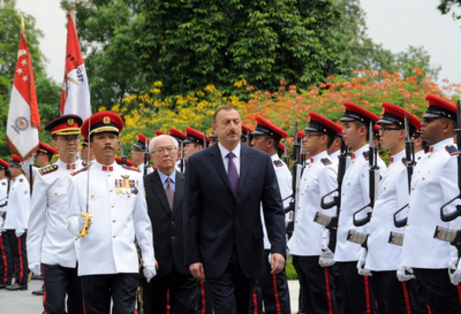 La cérémonie officielle d’accueil du président azerbaïdjanais Ilham Aliyev, en visite d’Etat à Singapour