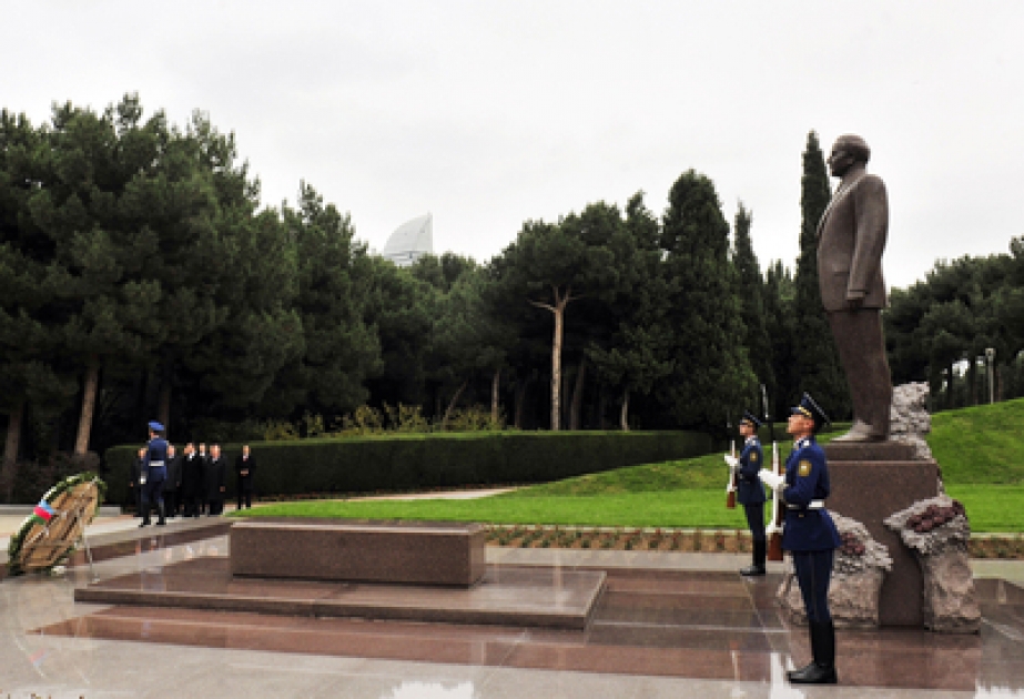 Le président de la Grande Assemblée Nationale de Turquie a visité la tombe du leader national Heydar Aliyev et l’Allée des Patriotes