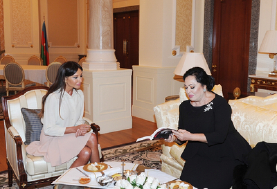 La rencontre de la Première Dame d’Azerbaïdjan avec Turkan Soray, célèbre actrice turque