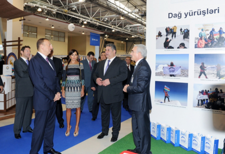 Le président Ilham Aliyev a visité le Ier Salon international azerbaïdjanais du sport, articles de sport et vêtements de sport, ainsi que le IVe Salon national des associations de la jeunesse
