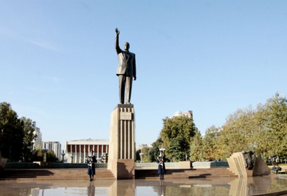 Les nouveaux ambassadeurs de l’Afghanistan, de Côte d’Ivoire, de l’Estonie, de la Bosnie – Herzégovine en Azerbaïdjan ont visité le monument à Heydar Aliyev