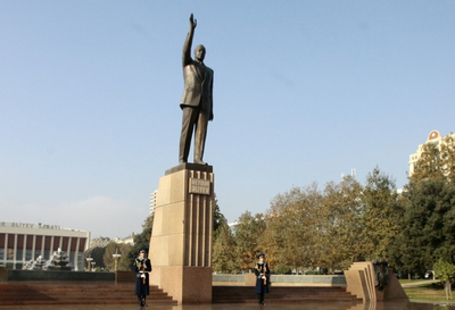 Le nouvel ambassadeur extraordinaire et plénipotentiaire de l’Etat d’Erythrée en Azerbaïdjan a visité le monument à Heydar Aliyev