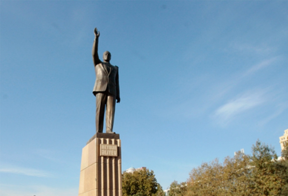 Les nouveaux ambassadeurs du Portugal, de Saint-Vincent-et-les-Grenadines, du Chili, du Nigéria en Azerbaïdjan ont visité le monument du dirigeant historique Heydar Aliyev