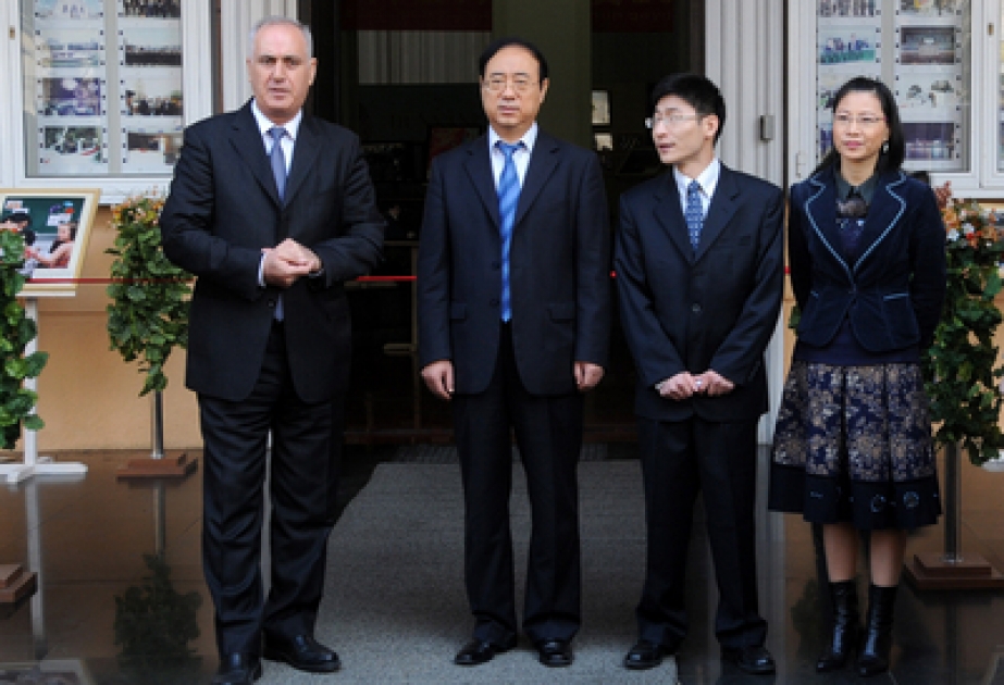 Une exposition de photos de l’Agence de presse Xinhua, consacrée au 20ème anniversaire de l’établissement des relations diplomatiques entre l’Azerbaïdjan et la Chine, s’est ouverte à AzerTAc