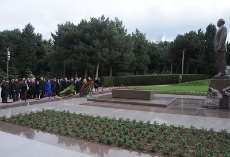 Les participants du IXe Congrès de l’Union des Compositeurs d’Azerbaïdjan ont visité la tombe du leader Heydar Aliyev