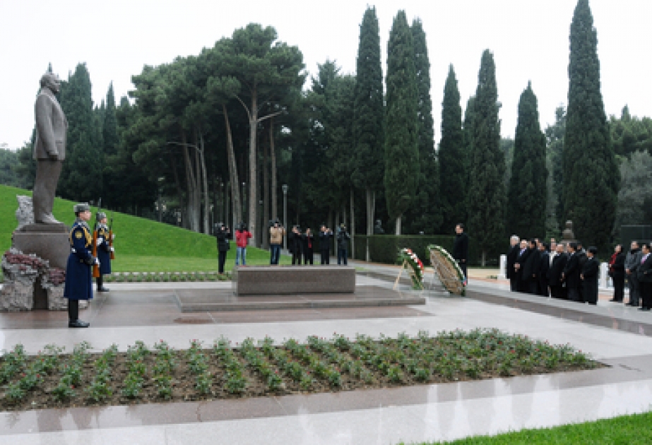 La délégation conduite par le président de la Chambre des représentants des régions de la République indonésienne a visité la tombe du leader national Heydar Aliyev et l’Allée des Patriotes