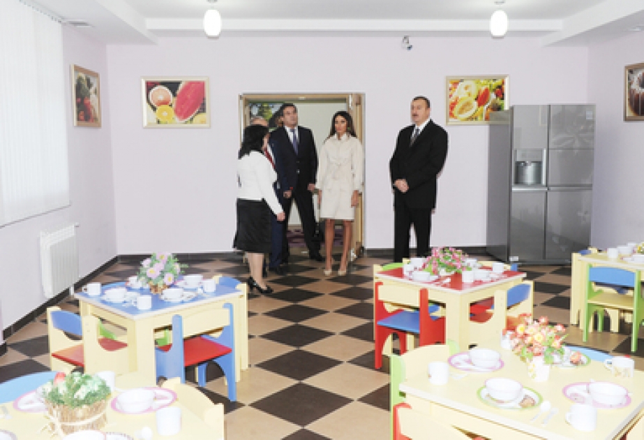 Le président Ilham Aliyev a pris connaissance des conditions créées à l’école maternelle numéro 67 rénovée dans le bourg de Muchfigabad