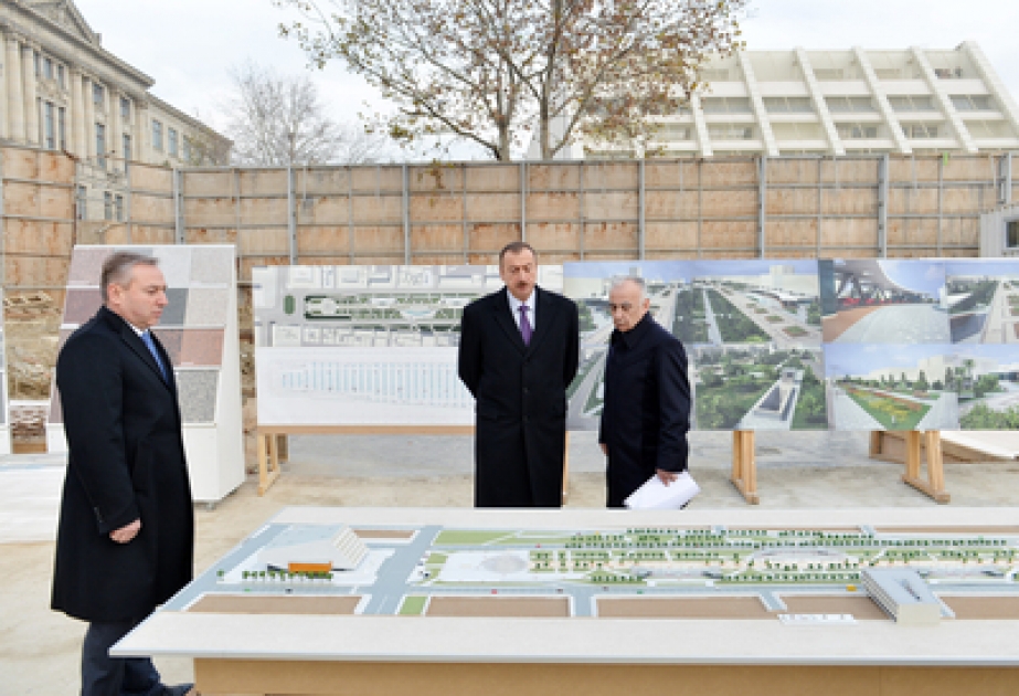 Le président Ilham Aliyev a pris connaissance du déroulement des travaux de construction dans le chantier du parking souterrain et du complexe de parc, jardin et fontaines, situé entre les rues Fuzouli et Mirzagha Aliyev de la capitale