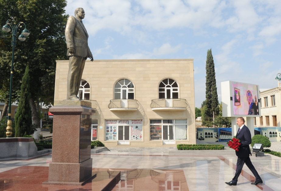 Tərtərdə ümummilli lider Heydər Əliyevin abidəsini ziyarət