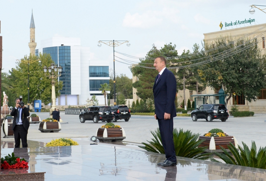 Azərbaycan Prezidenti İlham Əliyevin Yevlax və Zərdab rayonlarına səfəriYevlaxda ümummilli lider Heydər Əliyevin abidəsini ziyarət